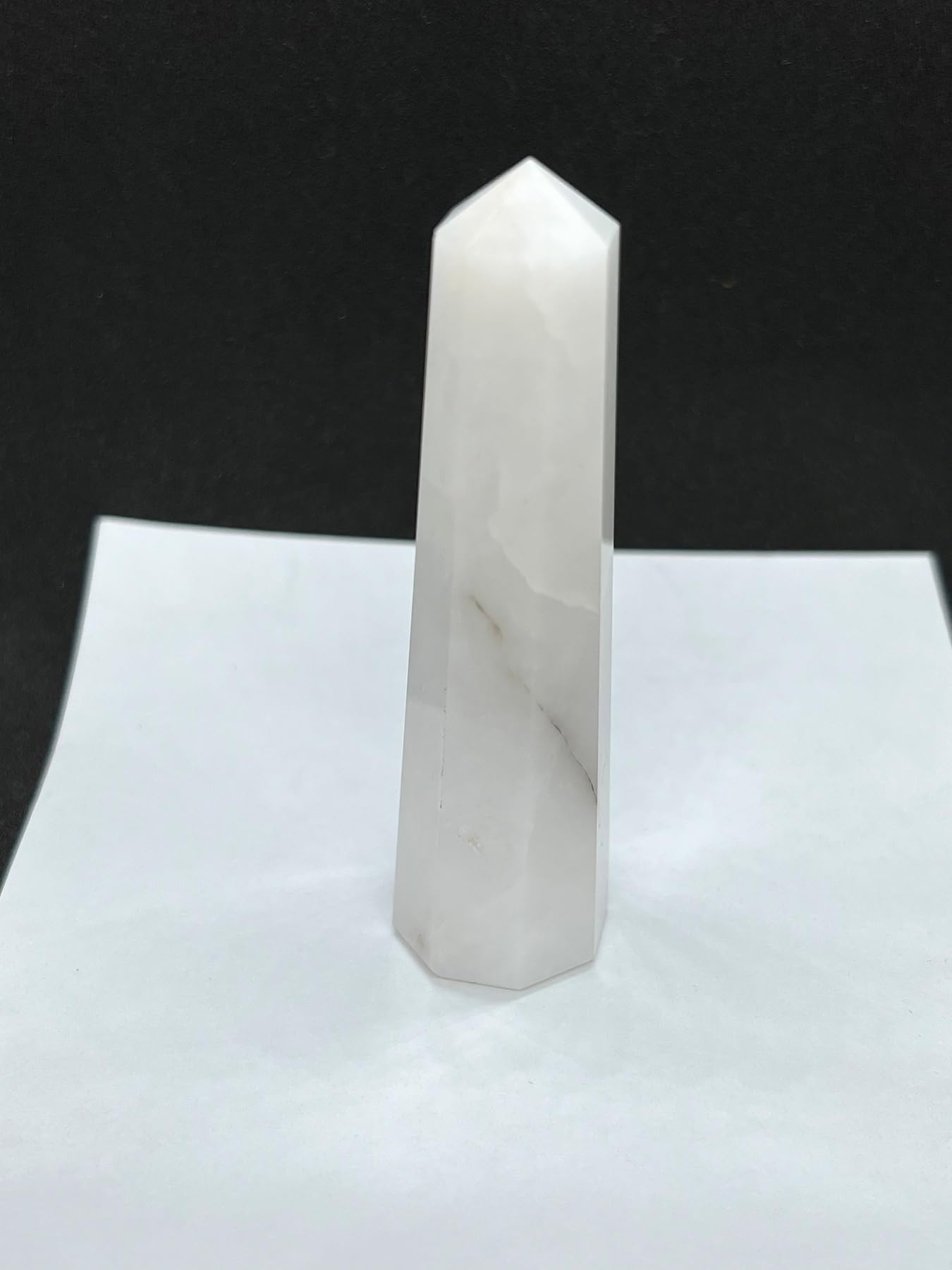 WholesaleGemShop Cristal cuarzo nieve, regalo espiritual significativo para ciclos y prosperidad.