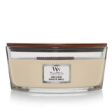 Vela WoodWick Elipsa Vainilla encendida con crepitar suave para relajación aromática.