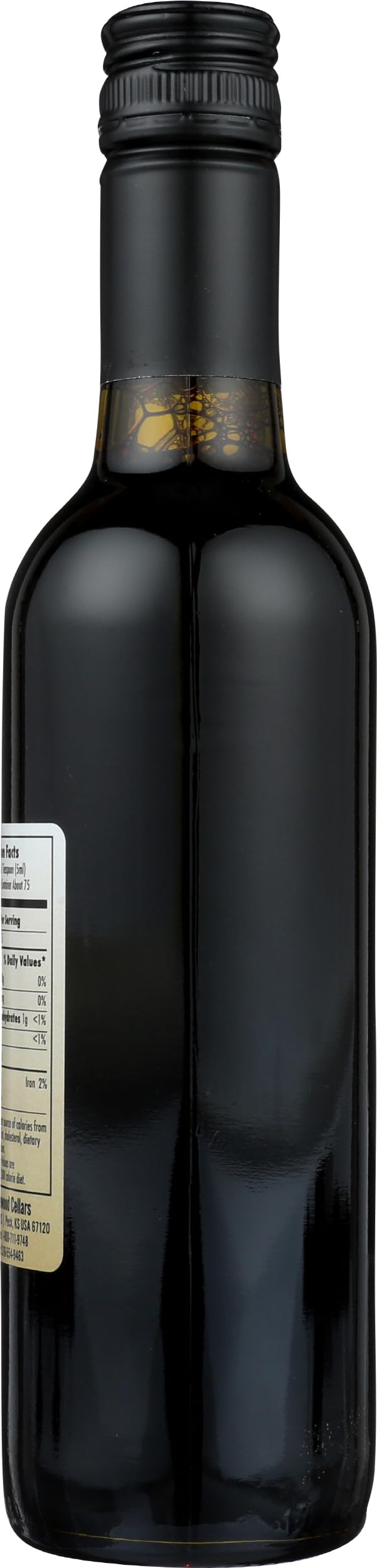Wyldewood Cellars concentrado de saúco vertido en vaso, porciones listas para mezclar.