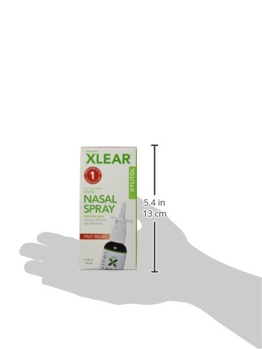 Xlear botella de 1,5 onzas mostrando tamaño compacto.