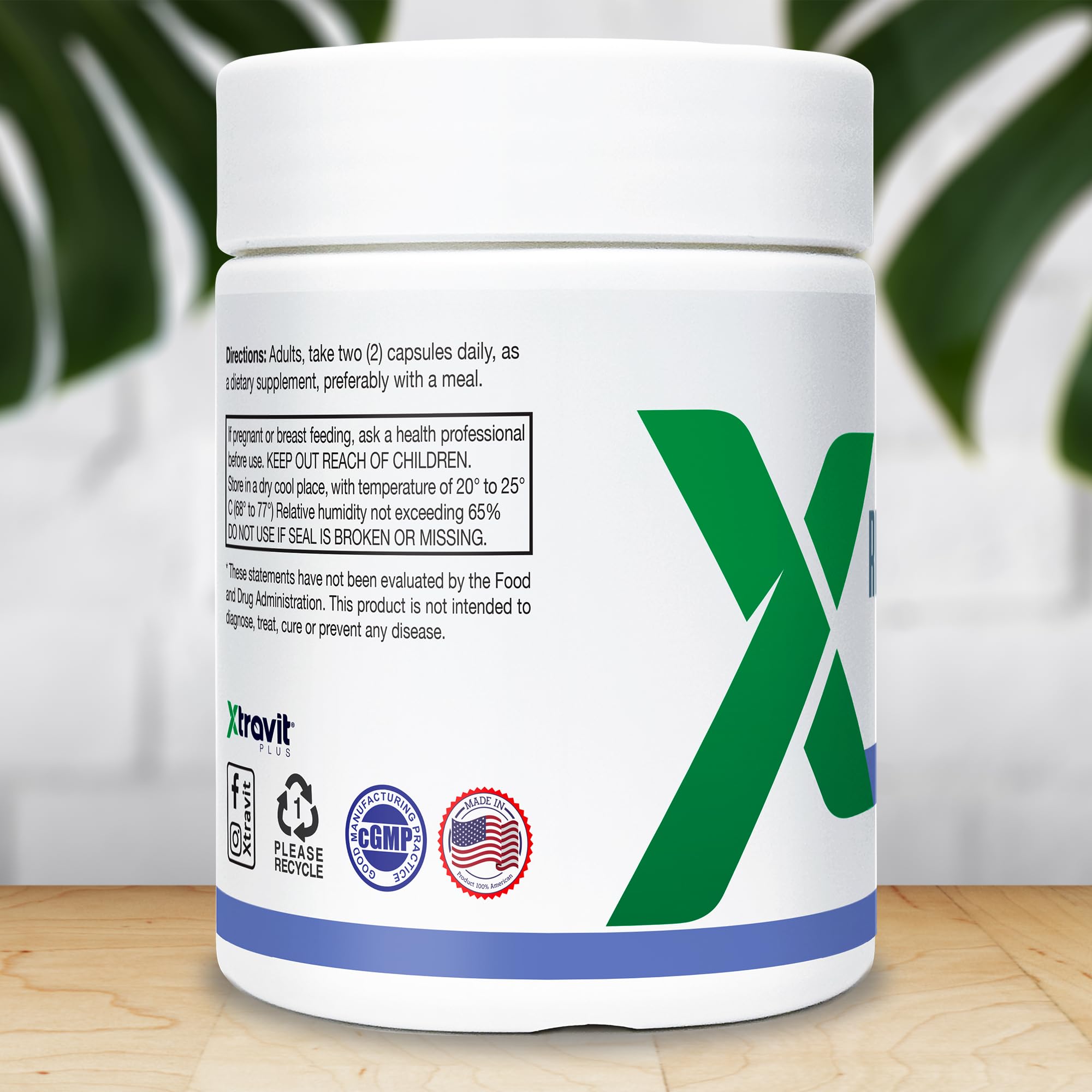 Frente de la botella Xtravit Resveratrol NAD, muestra cápsula clara para claridad mental