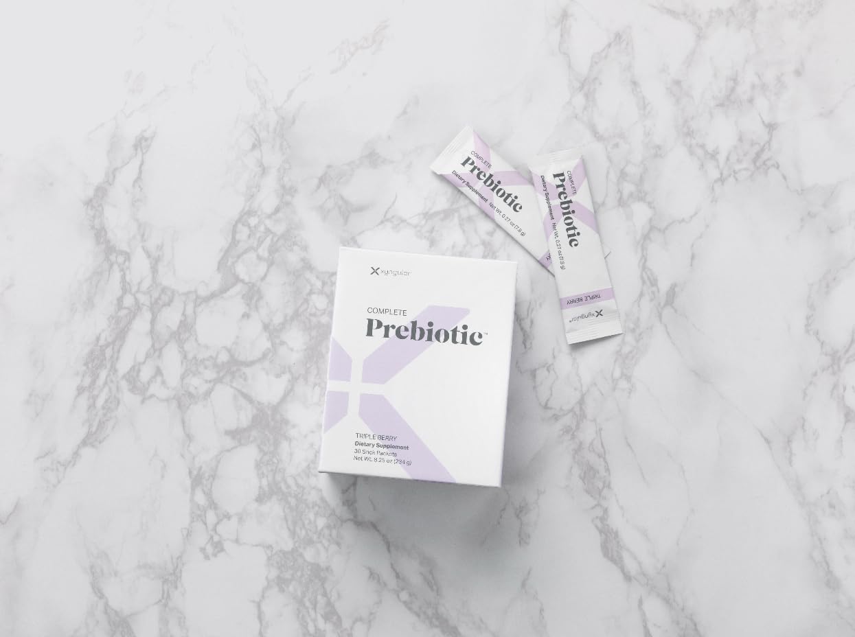 Xyngular Complete Prebiotic, escena de cocina diaria, ideal para apoyar tu bienestar.