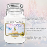 Vela Yankee Candle escena-nieve-dorada genera atmósfera invernal para cenas.