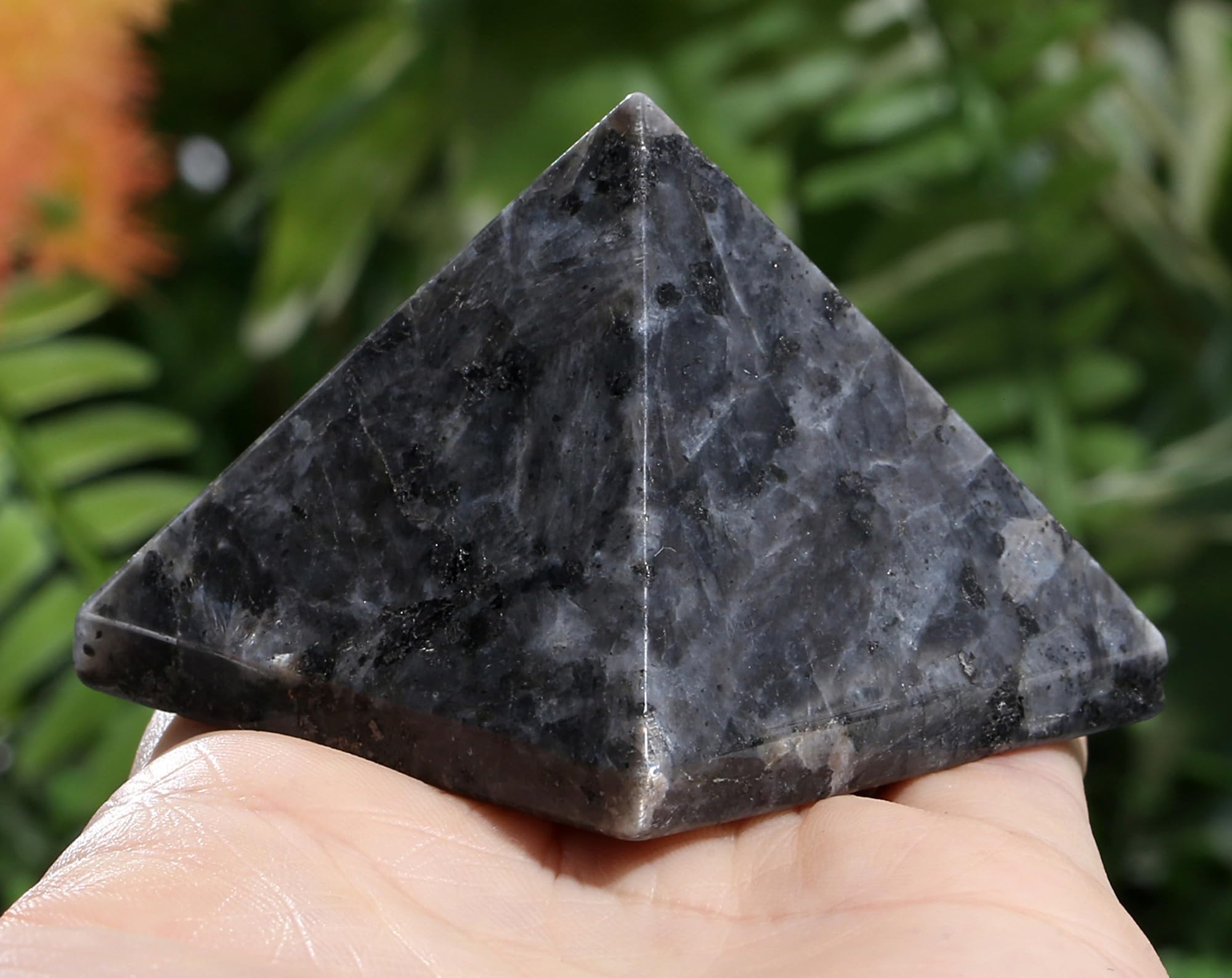 YATOJUZI Labradorita negra para meditación y equilibrio energético diario.