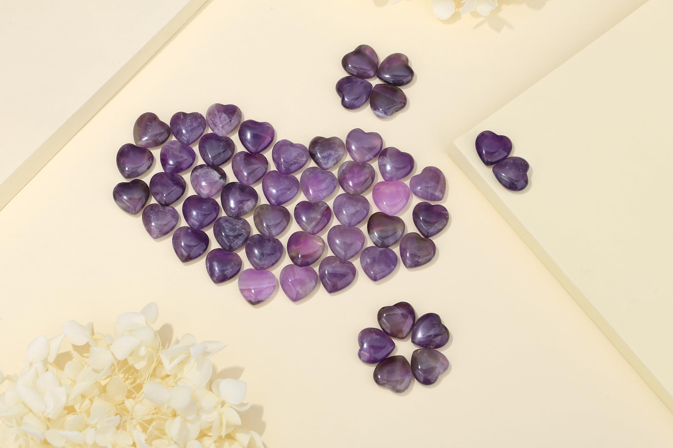 YATOJUZI set de 20 piezas de amatista sobre superficie suave