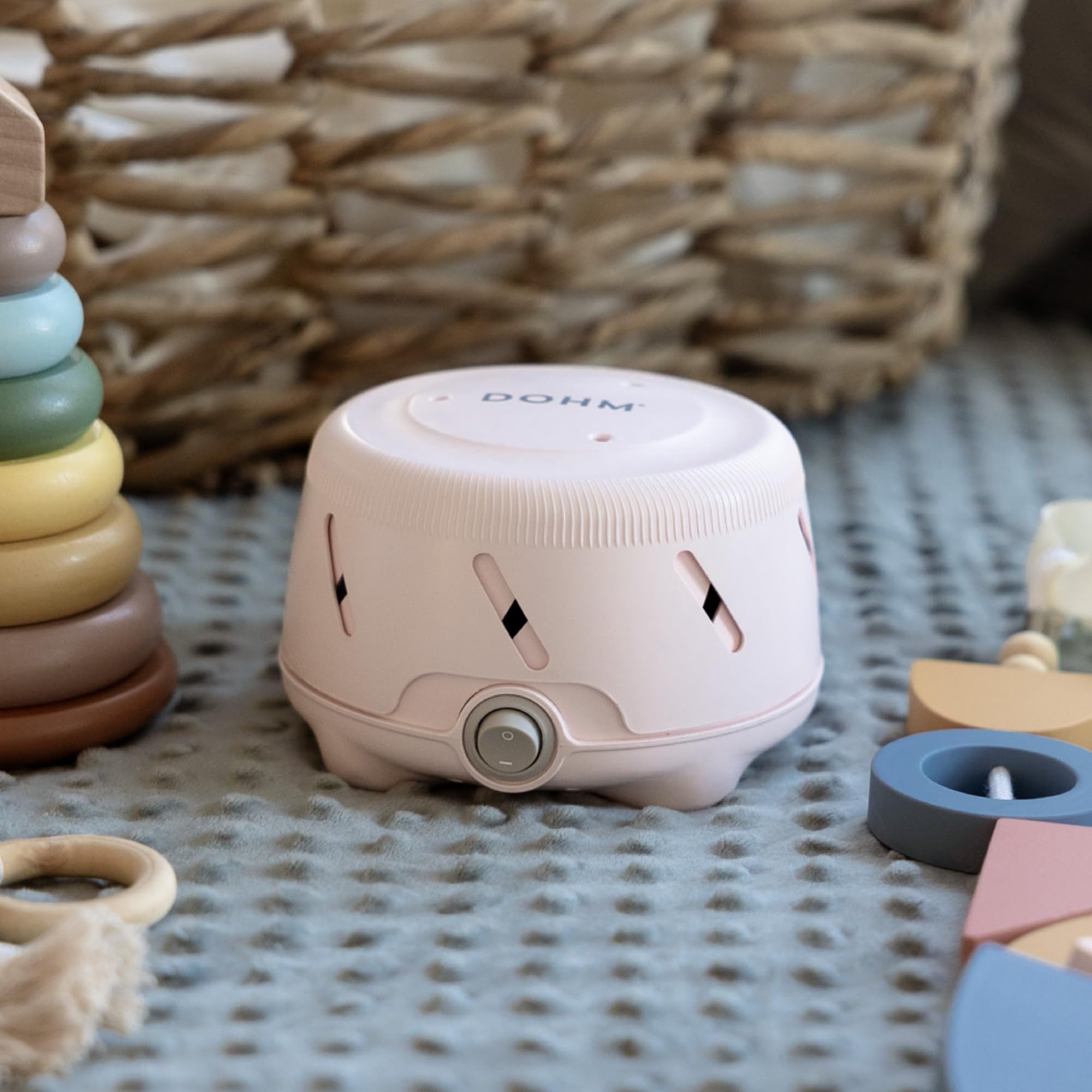 Yogasleep Dohm Uno útil para relajar a bebés y adultos.