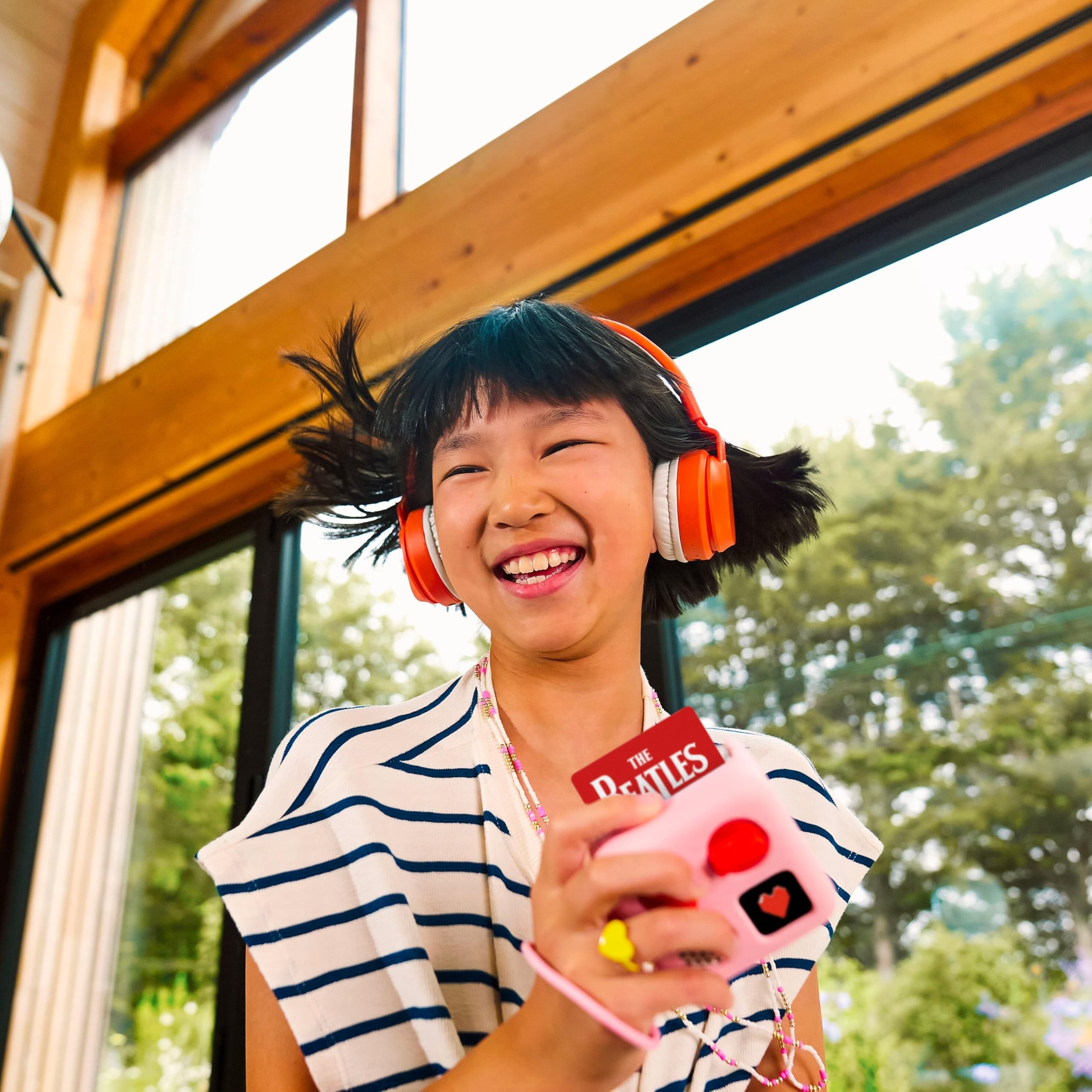 Controles de volumen y pistas en YOTO para ajustar la experiencia.
