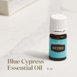 Rutina facial diaria con Blue Cypress para un aspecto más saludable.