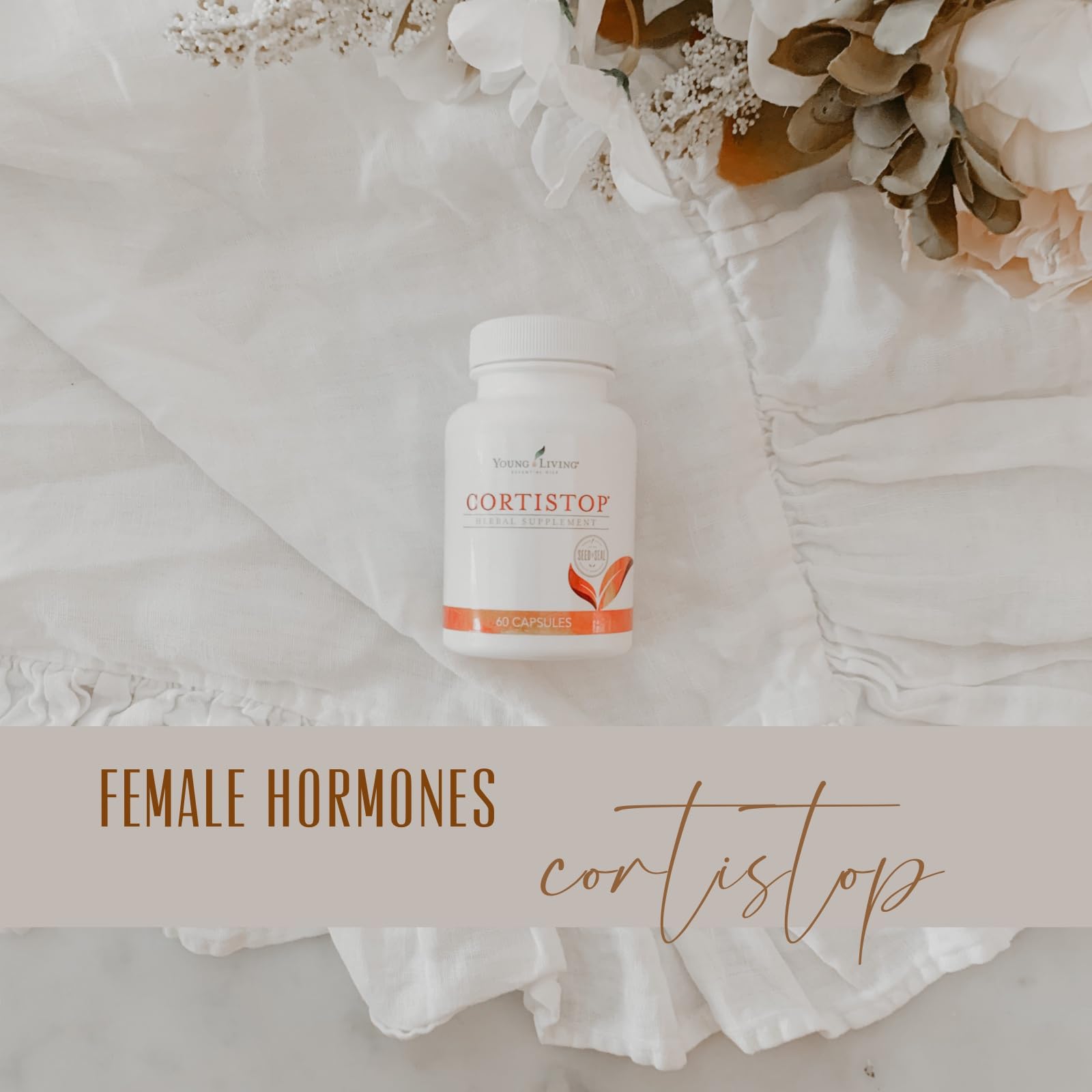 Young Living CortiStop cápsulas en mano: uso fácil en tu rutina