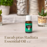 Young Living Eucalipto Radiata, etiqueta frontal, aroma fresco para un ambiente estimulante.