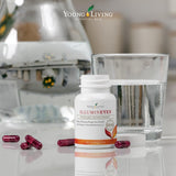 Young Living IlluminEyes frasco de cápsulas visto de frente para uso diario.