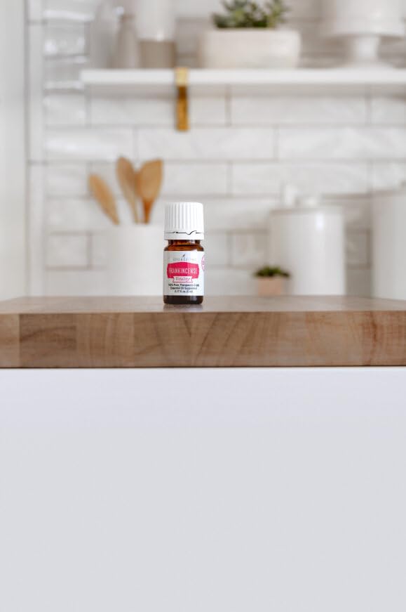 Young Living Incienso Vitalidad, aroma-terroso para anclaje y ritual diario.