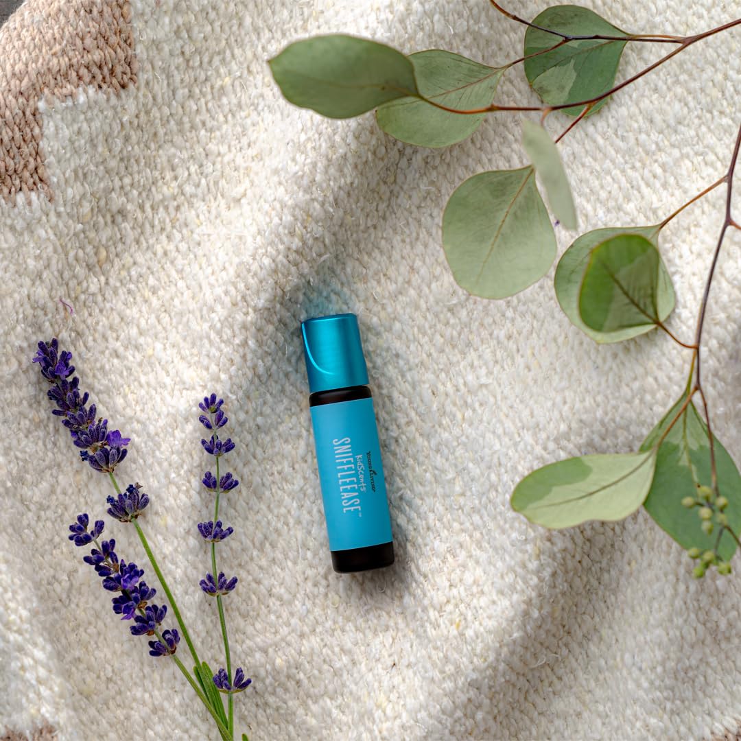 Aroma calmante con eucalipto y palo santo en KidScents SniffleEase.