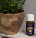 Young Living Sacred Mountain paisaje montañoso que inspira tranquilidad.