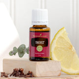 Calidad premium de Young Living Thieves en un envase compacto.