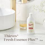 Young Living Thieves Fresh Essence etiqueta frontal que destaca aceites esenciales para cuidado bucal.