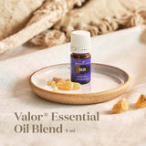 Valor Young Living, difusor en uso: perfuma el ambiente para enfoque sereno.