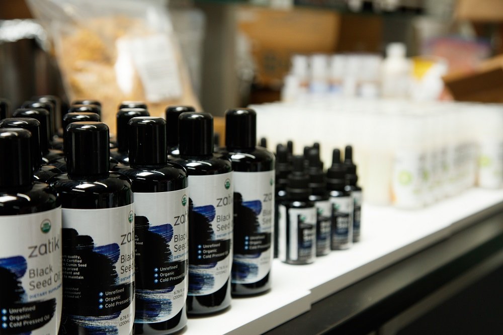 Envase ultravioleta del aceite de comino negro Zatik Naturals.