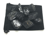 Zentron Crystal Collection turmalina negra bruta, brillo vítreo para exhibición.