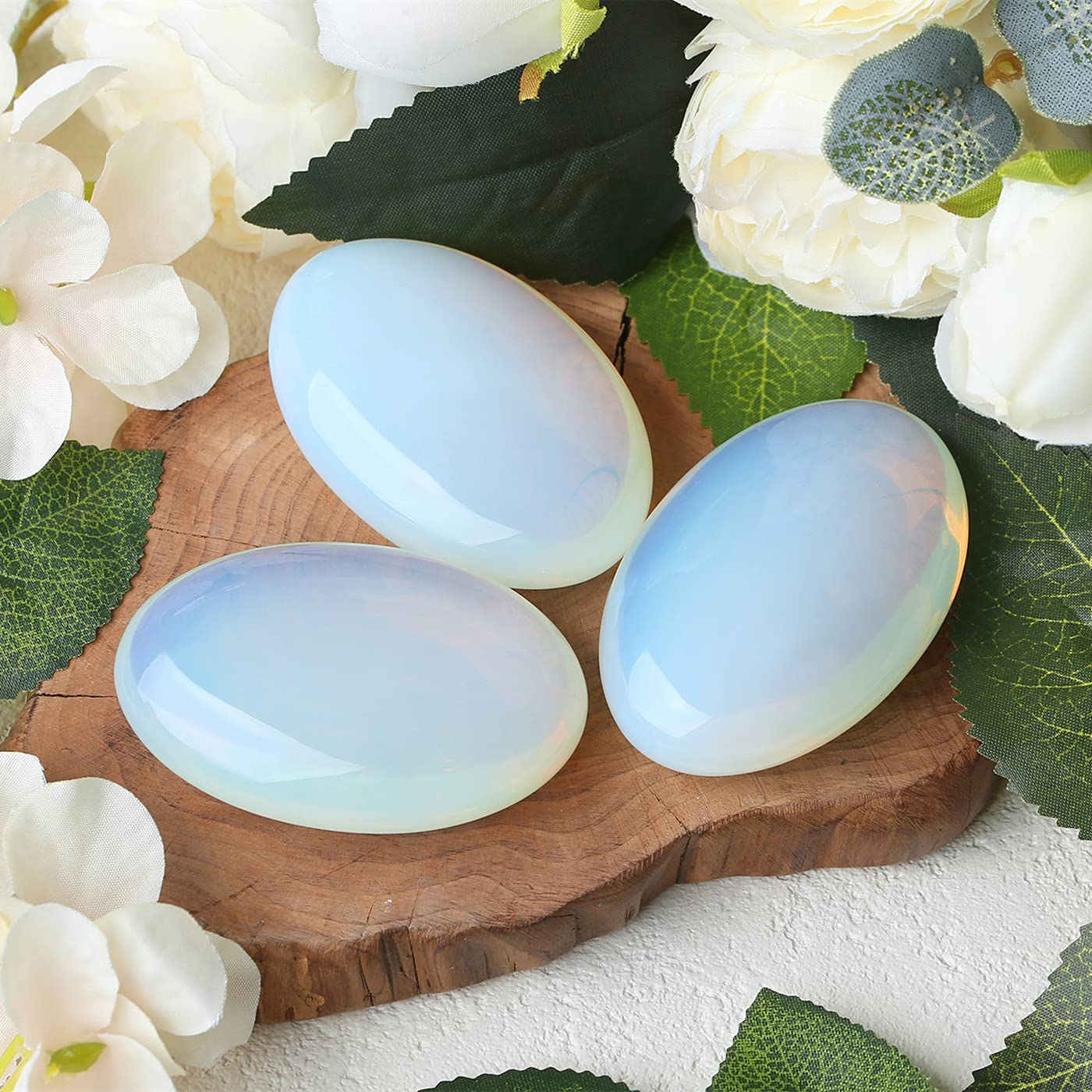 Detalle pulido Opalite ZHIYUXI, muestra brillos iridiscentes para meditaciones breves.