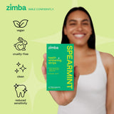 Zimba dientes brillantes con sabor a menta durante tu rutina de cuidado diario.
